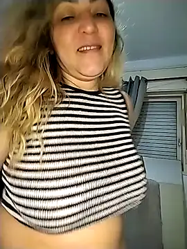 Snapshot of Lunita86 chatting on November 2025 09:00:02 AM Lunita86 online show from November 2025 09:00:02 AM