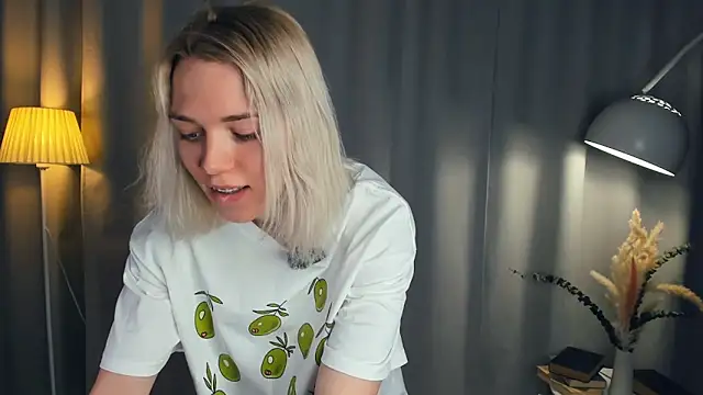 DianeHonnette online show from March 2026 07:28:01 PM