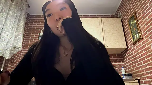 EmmaLeexth online show from September 2025 01:59:02 PM