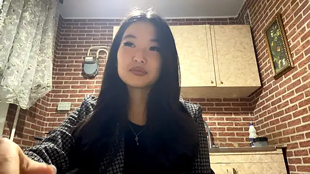 EmmaLeexth online show from October 2025 12:28:01 PM