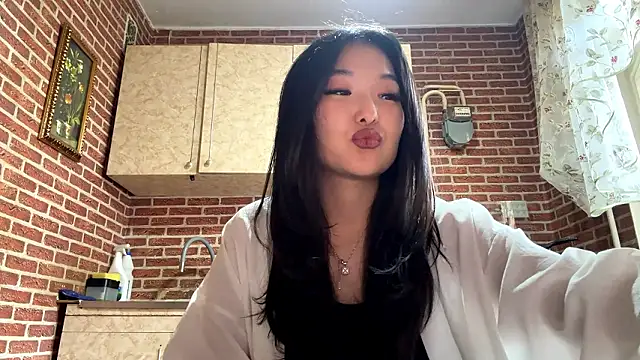 EmmaLeexth online show from March 2026 11:26:01 AM