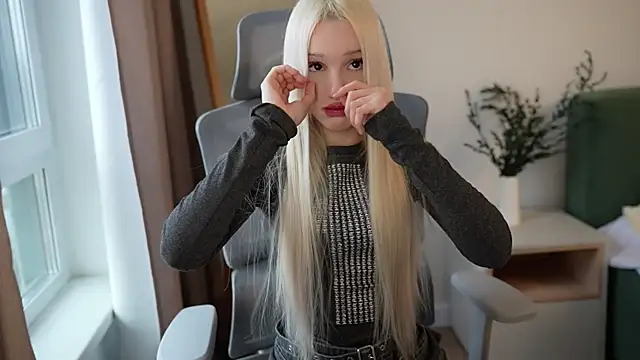 Laura Obsidian online show from November 2025 07:09:01 AM