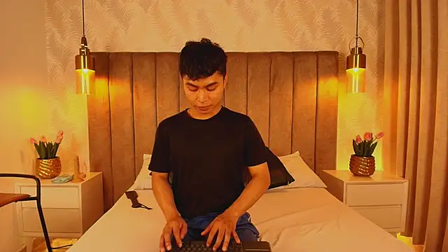 Esteban 606 online show from September 2025 07:38:01 PM