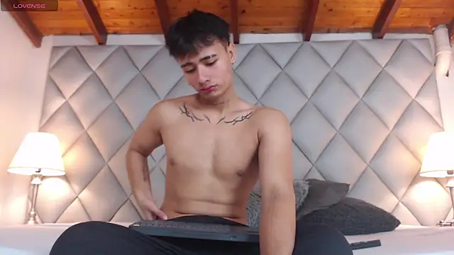 Clement Reyes online show from October 2025 12:45:02 PM