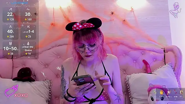 Snapshot of Rossiie_Hunt_ chatting on October 2025 05:13:02 PM Rossiie Hunt online show from October 2025 05:13:02 PM