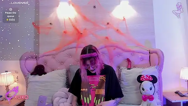 Snapshot of Rossiie_Hunt_ chatting on October 2025 04:14:02 PM Rossiie Hunt online show from October 2025 04:14:02 PM