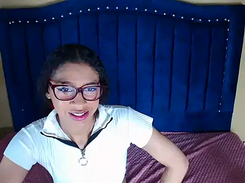 Snapshot of TinyStar15 chatting on September 2025 02:40:02 PM TinyStar15 online show from September 2025 02:40:02 PM