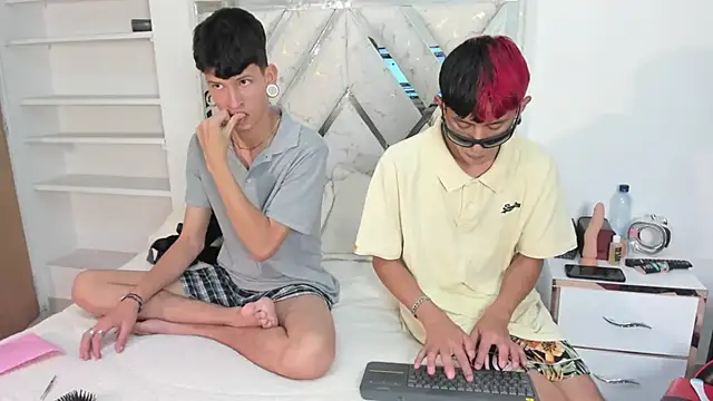 Snapshot of DemianSalvatore chatting on October 2025 07:54:02 PM DemianSalvatore online show from October 2025 07:54:02 PM