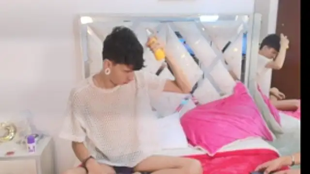 Snapshot of DemianSalvatore chatting on October 2025 05:59:02 PM DemianSalvatore online show from October 2025 05:59:02 PM