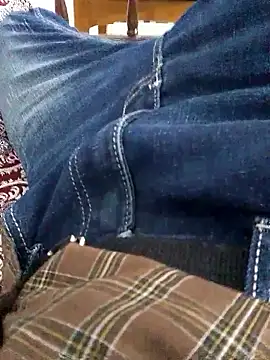 crish09 online show from October 2025 12:40:02 PM