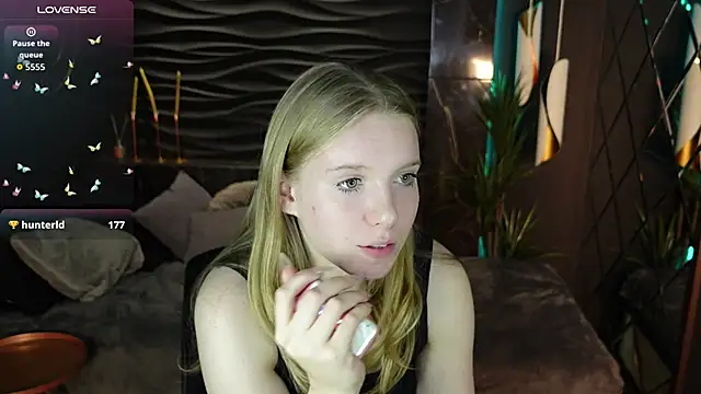 Snapshot of Layla_Glam chatting on September 2025 08:05:02 AM Layla Glam online show from September 2025 08:05:02 AM