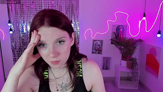 Snapshot of Layla_Glam chatting on October 2025 01:32:02 PM Layla Glam online show from October 2025 01:32:02 PM