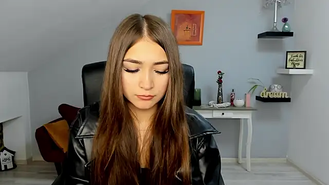 EllaClarke online show from November 2025 01:49:02 PM