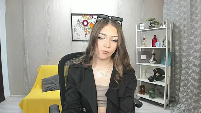 Snapshot of EllaClarke chatting on May 2026 10:42:02 AM EllaClarke online show from May 2026 10:42:02 AM