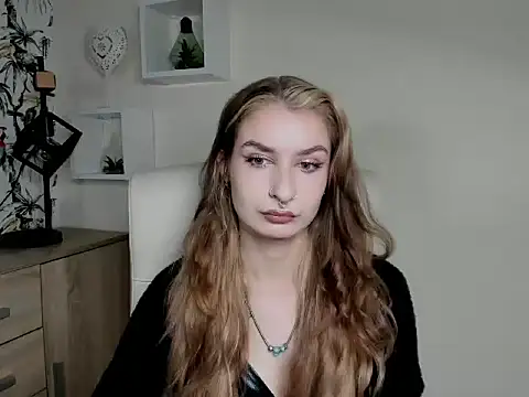 Snapshot of NinaBlond1 chatting on October 2025 05:38:02 AM NinaBlond1 online show from October 2025 05:38:02 AM