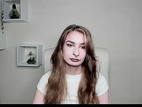 Snapshot of NinaBlond1 chatting on October 2025 05:41:01 AM NinaBlond1 online show from October 2025 05:41:01 AM