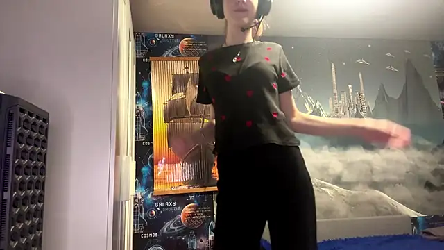 Elira Breeze online show from November 2025 05:25:02 PM