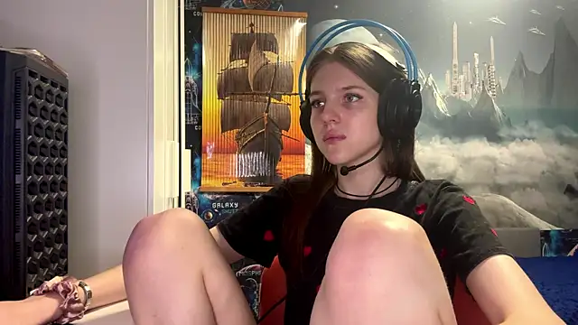 Elira Breeze online show from November 2025 01:21:02 PM