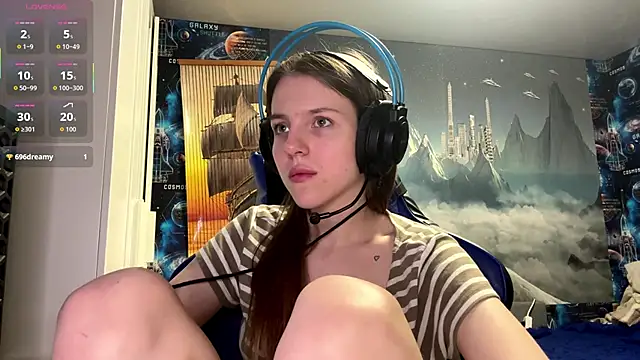 Elira Breeze online show from February 2026 03:00:01 PM