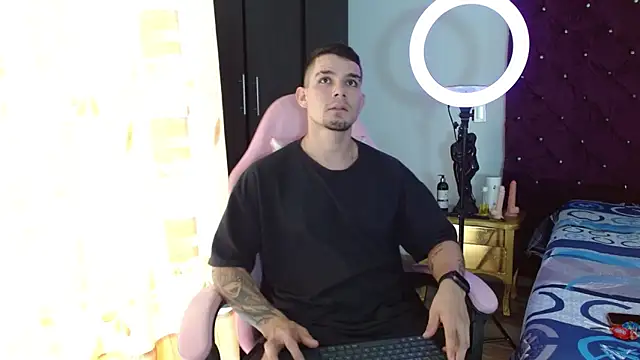 BooyHott  online show from November 2025 06:40:02 PM