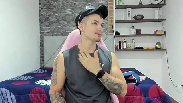 BooyHott  online show from February 2026 07:21:02 PM