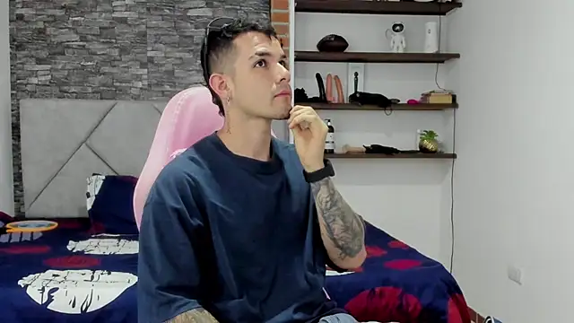 BooyHott  online show from March 2026 07:38:01 PM