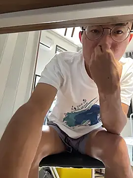 Snapshot of leeyoung_ chatting on October 2025 03:42:02 AM leeyoung online show from October 2025 03:42:02 AM