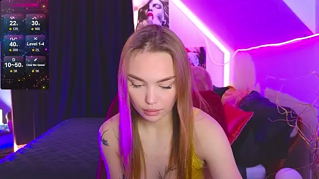 KitsyMoore online show from September 2025 01:05:01 PM