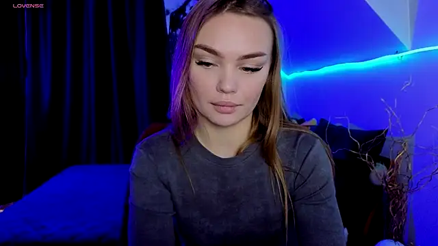 KitsyMoore online show from November 2025 01:11:01 PM