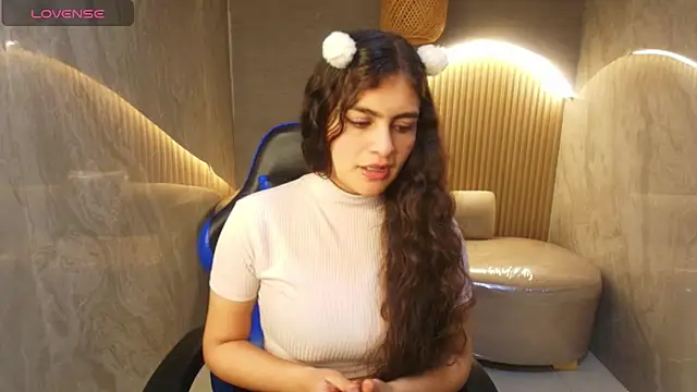 Snapshot of dany_r_ chatting on October 2025 01:19:01 PM dany r online show from October 2025 01:19:01 PM