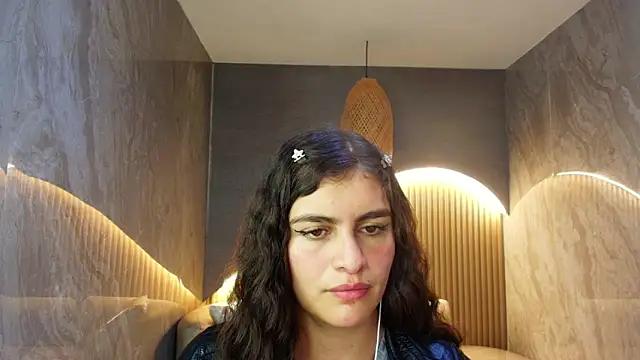 Snapshot of dany_r_ chatting on November 2025 01:32:01 PM dany r online show from November 2025 01:32:01 PM