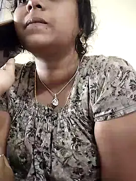 sweetqueen143 online show from October 2025 03:48:01 AM