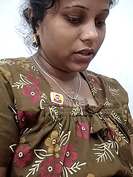 sweetqueen143 online show from February 2026 05:56:01 AM