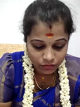 sweetqueen143 online show from April 2026 04:10:02 PM