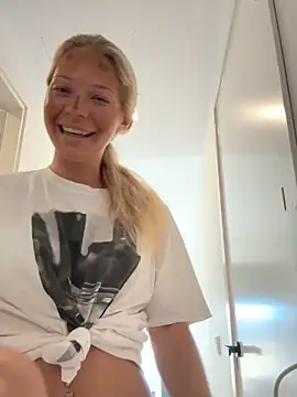 Bellablows online show from October 2025 04:26:01 PM