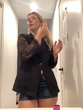 Bellablows online show from October 2025 03:21:02 PM