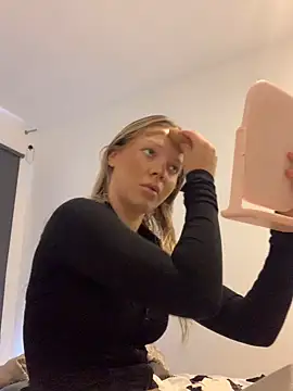 Bellablows online show from October 2025 02:37:01 PM