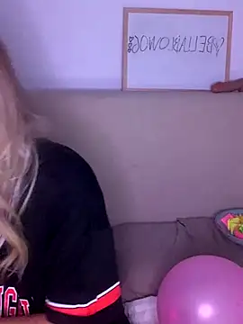 Bellablows online show from October 2025 07:10:02 PM