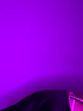 Bellablows online show from October 2025 08:04:02 PM