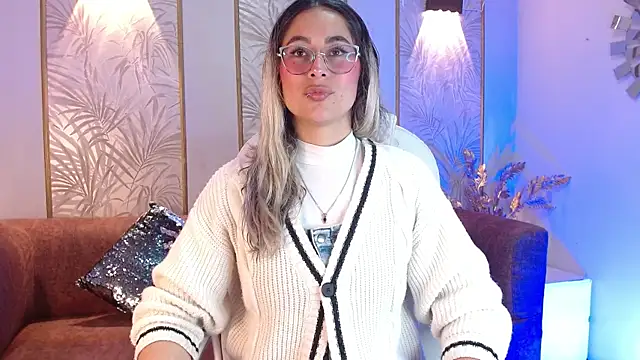 LunaaGrey  online show from October 2025 04:21:01 AM