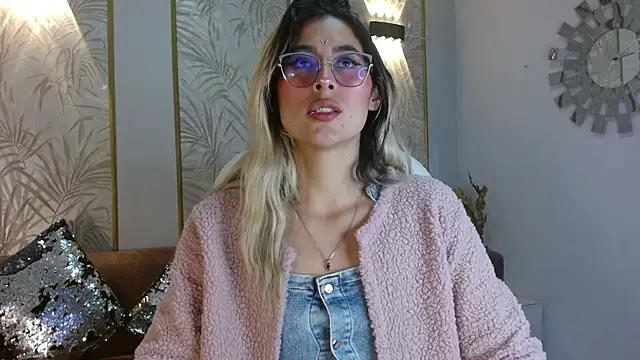 LunaaGrey  online show from November 2025 03:50:01 AM