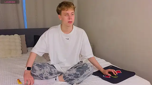 bee boy  online show from September 2025 02:51:02 PM