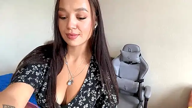 Snapshot of Carrie_dreams chatting on September 2025 09:55:02 AM Carrie dreams online show from September 2025 09:55:02 AM