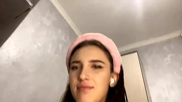 TifanyRawi online show from September 2025 09:05:02 PM