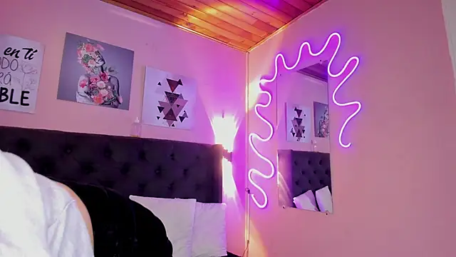 Bluee bombon online show from November 2025 01:21:02 PM