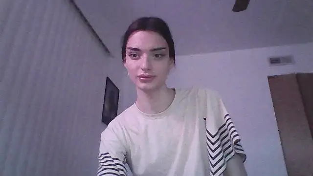 Snapshot of Luna_Samosienko chatting on October 2025 10:35:02 AM Luna Samosienko online show from October 2025 10:35:02 AM