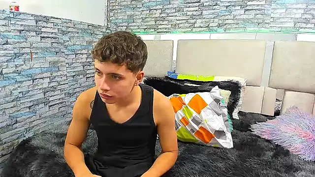 Julian wolf18 online show from September 2025 03:05:01 PM