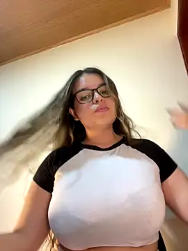 Aphrill online show from November 2025 10:01:02 PM