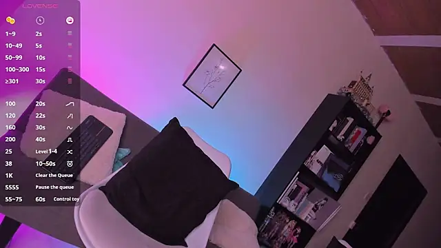 QueenAri  online show from October 2025 10:51:02 PM