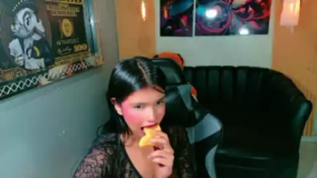 Snapshot of DulceMystery chatting on October 2025 02:20:01 PM DulceMystery online show from October 2025 02:20:01 PM